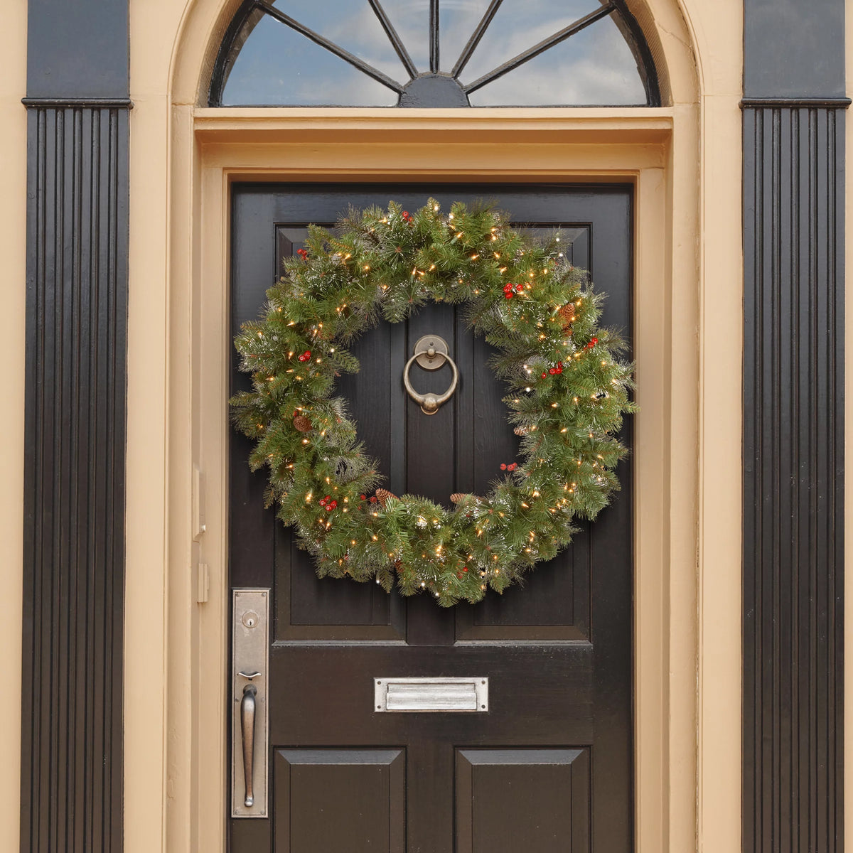 Pre-Lit Artificial Christmas Wreath O31385