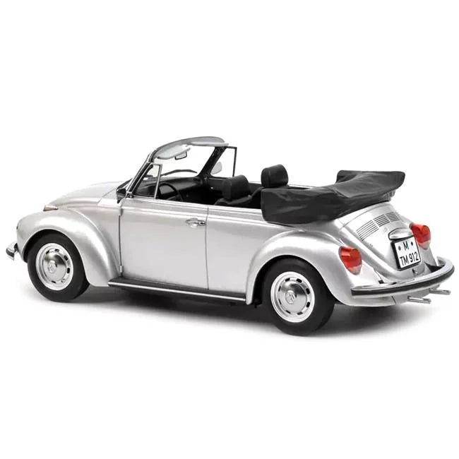 Silver 1-18 Diecast Model Car P73925