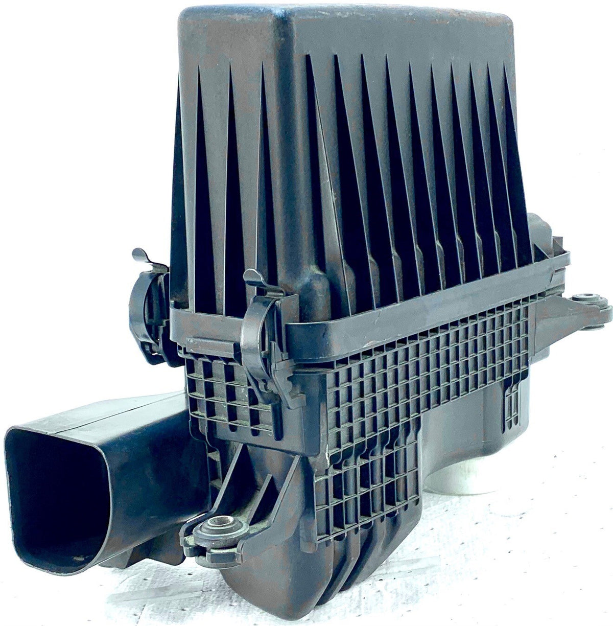Pre-Owned Kia Soul Air Cleaner Assembly Black OEM Z567607
